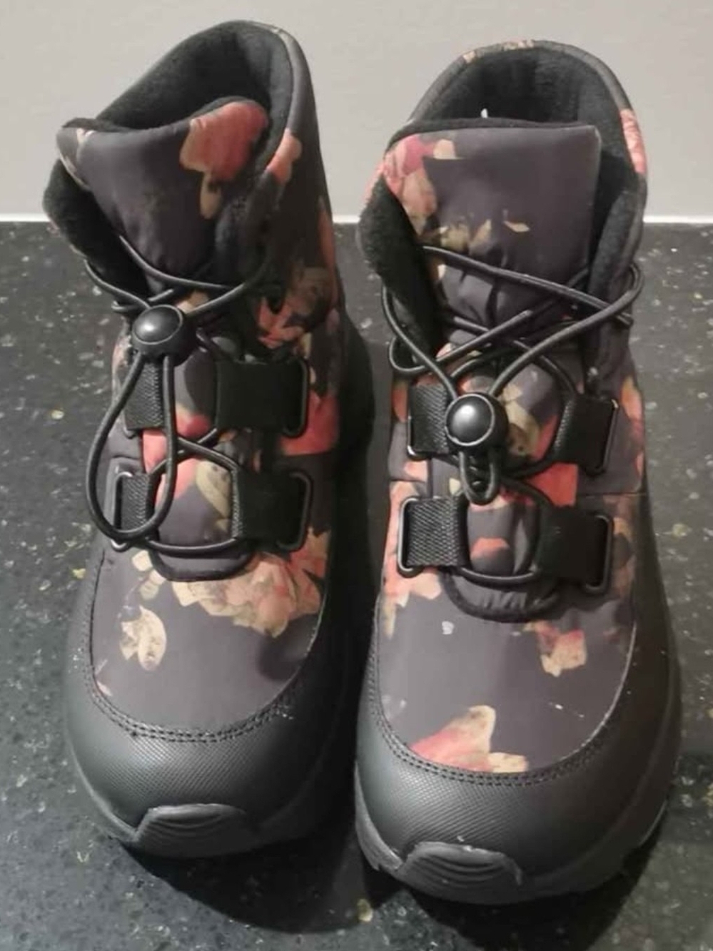 Roxy Women's Size 7 Black Floral Ankle Boots
